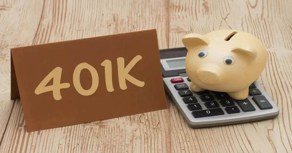 401k-sign-with-piggy-bank-and-calculator