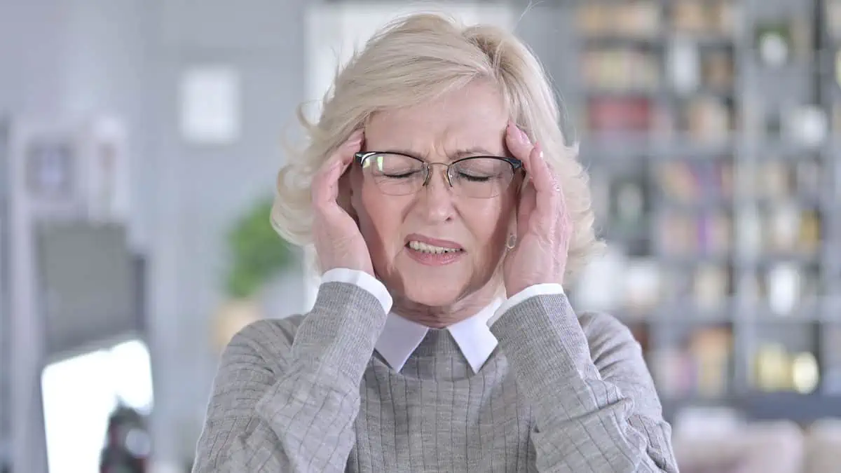 older-woman-with-headache