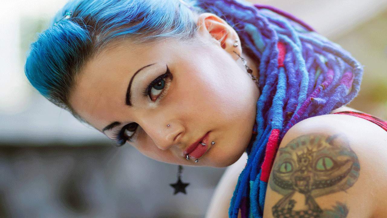 pierced-girl-blue-hair