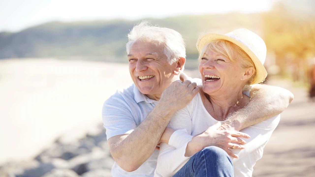 happy-older-couple-on-beach