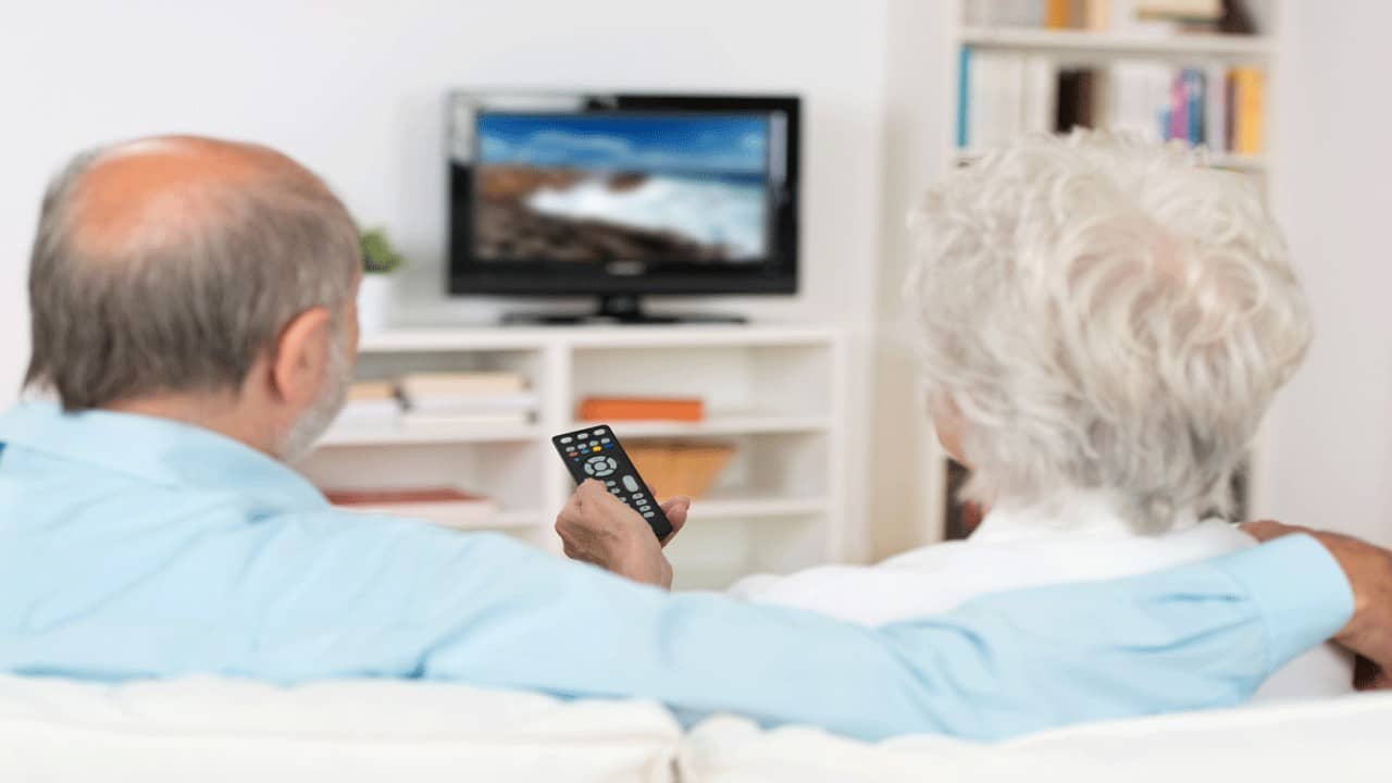 old-couple-watching-tv