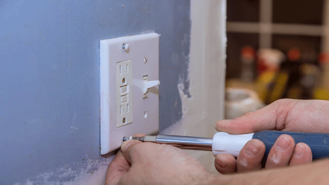 replacing-outlet-cover