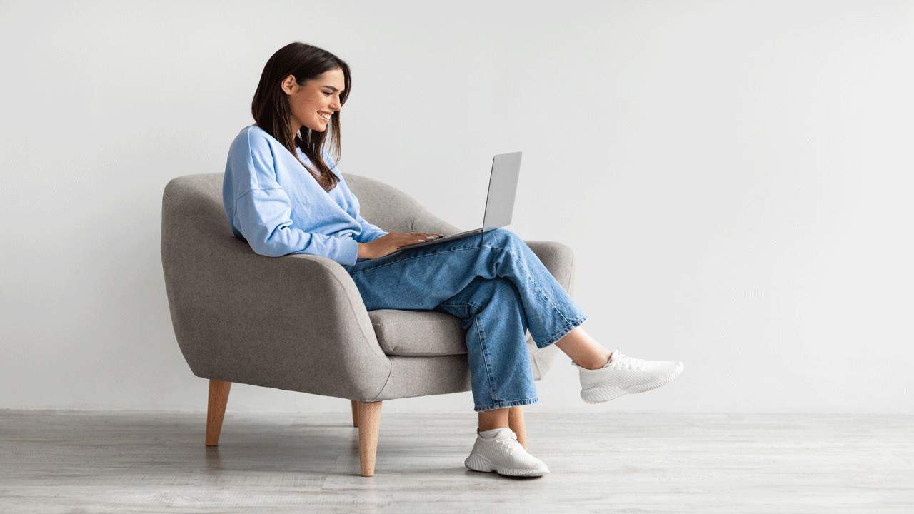 woman-sitting-with-laptop