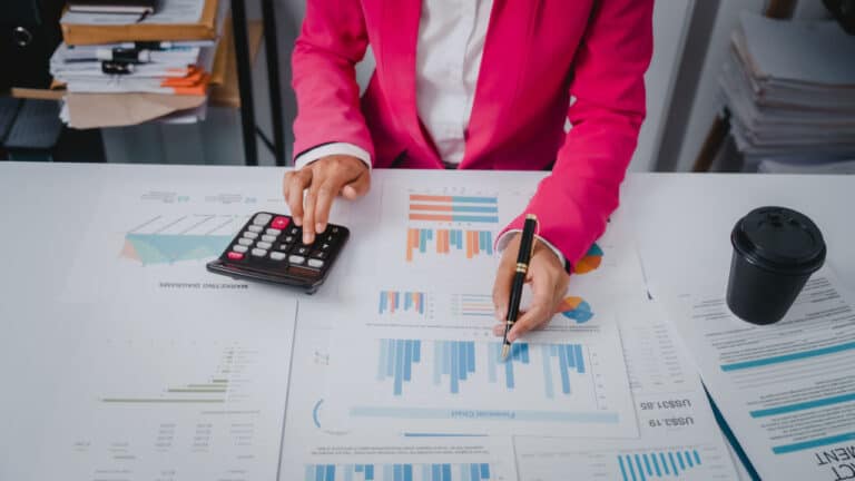 24 Reasons Why the Middle Class is Struggling Financially - Money Smart ...