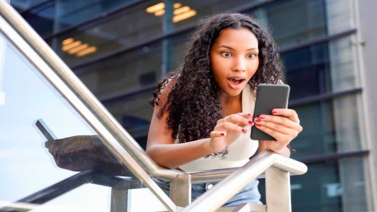 woman-holding-smartphone-making-money-texting
